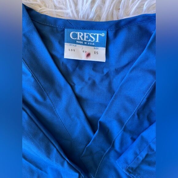 CREST💫blue scrub top 💫xs - Picture 3 of 4